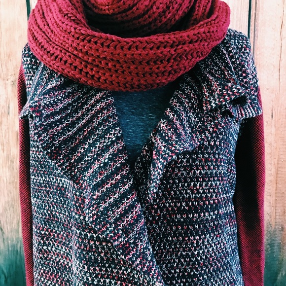 🛍 Red tweed style cardigan - Picture 2 of 8